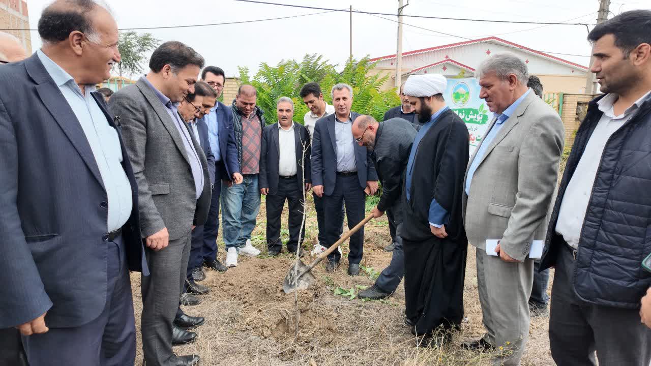 شرکت مدیرکل امور عشایر استان اردبیل در پویش ملی نهال‌کاری جعفرآباد؛ گامی برای توسعه سبز و پایداری زیست‌بوم عشایری